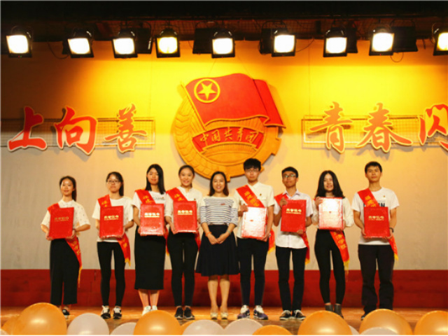 2019年度经济人物颁奖视频_2007年度宁夏经济人物颁奖典礼举行